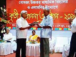 Facilitation to our ex-teachers and meritorious students of the school 2016 - photo 7